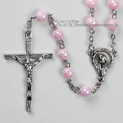 走進(jìn)天臺縣禾楓工藝制品廠 專注供應(yīng)天主教基督教項(xiàng)鏈與十字架塑料飾品