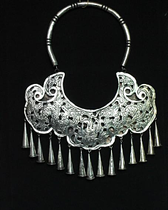 銀光璀璨，匠心獨運 苗族飾品的文化密碼與藝術魅力