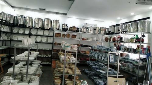 銅川市內(nèi)首家500平方大型酒店用品廚房用具,日用百貨一站式賣(mài)場(chǎng)開(kāi)業(yè)了
